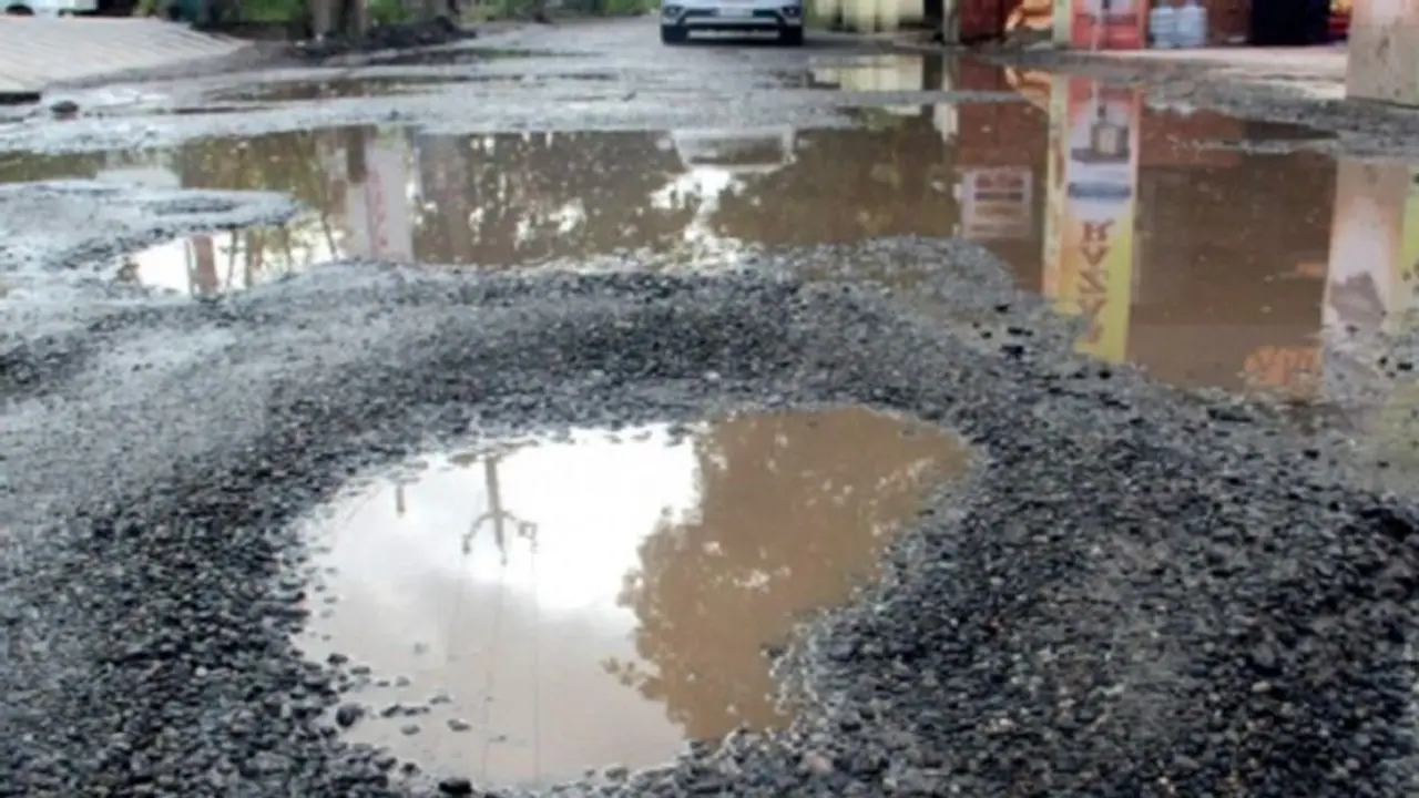 ಮಂಡ್ಯ: ಮೂಲಭೂತಸೌಕರ್ಯಗಳಲ್ಲಿ ಅವ್ಯವಸ್ಥೆ, ಎಲ್ಲೋಯ್ತು 150 ಕೋಟಿ..? ಮಂಡ್ಯ: ಮೂಲಭೂತಸೌಕರ್ಯಗಳಲ್ಲಿ ಅವ್ಯವಸ್ಥೆ, ಎಲ್ಲೋಯ್ತು 150 ಕೋಟಿ..?