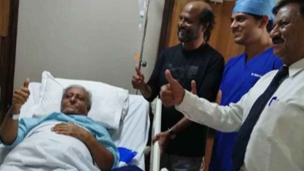 హఠాత్తుగా బెంగుళూరు హాస్పిటల్ కి వెళ్లిన రజినీకాంత్! హఠాత్తుగా బెంగుళూరు హాస్పిటల్ కి వెళ్లిన రజినీకాంత్!