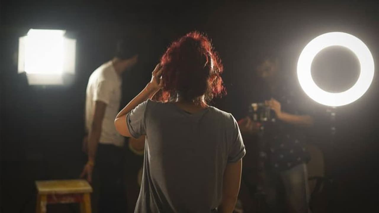 డైరెక్టర్ గా స్టార్ హీరో కూతురు.. ఫోటో వైరల్! డైరెక్టర్ గా స్టార్ హీరో కూతురు.. ఫోటో వైరల్!