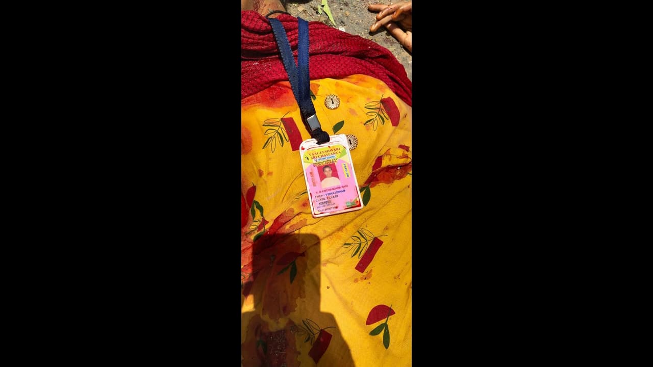 ముగ్గురు విద్యార్థుల మృతి: వేములవాడలో వాగేశ్వరీ స్కూల్ సీజ్