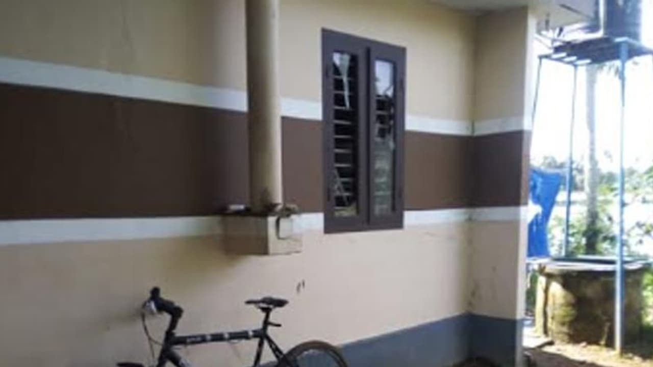 പഞ്ചായത്തംഗത്തിന്‍റെ വീടുള്‍പ്പെടെ ആക്രമിച്ചു; കണ്ടങ്കരിയിൽ സാമൂഹ്യവിരുദ്ധരുടെ അഴിഞ്ഞാട്ടം