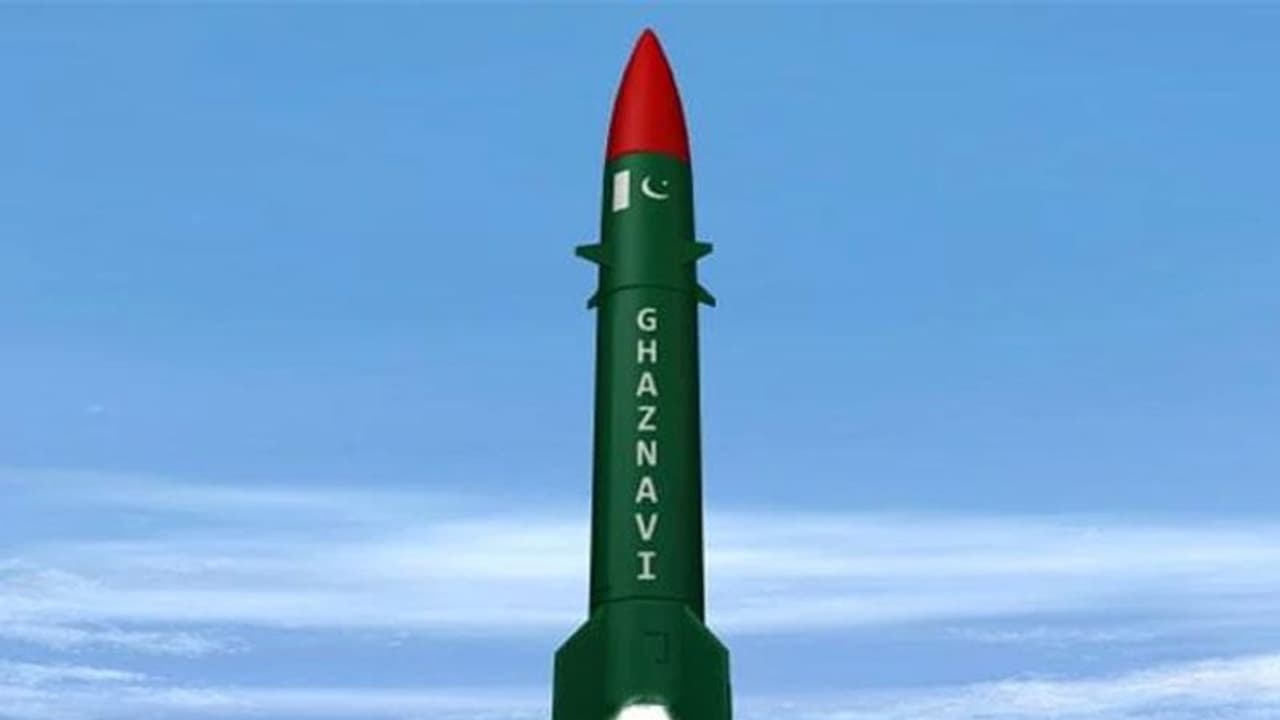 पाकिस्तान ने गजनवी मिसाइल का परीक्षण किया, इसे टक्कर देने के लिए भारत के पास 4 मिसाइलें पाकिस्तान ने गजनवी मिसाइल का परीक्षण किया, इसे टक्कर देने के लिए भारत के पास 4 मिसाइलें
