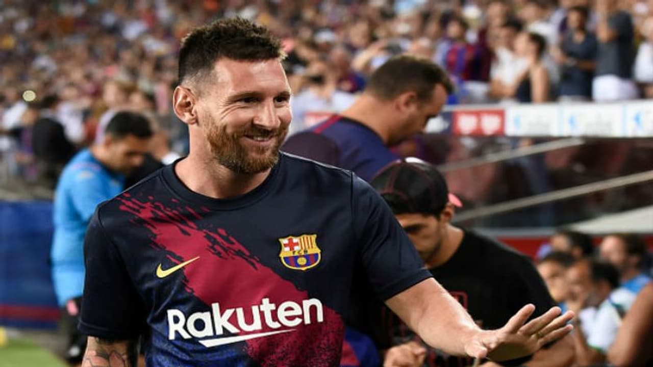 রোনাল্ডোকে টপকে গেলেন মেসি, উয়েফা অ্যাওয়ার্ড মেসির হাতেই চান ভক্তরা রোনাল্ডোকে টপকে গেলেন মেসি, উয়েফা অ্যাওয়ার্ড মেসির হাতেই চান ভক্তরা