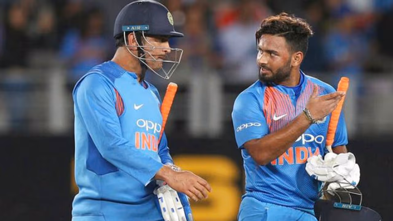 దక్షిణాఫ్రికాతో టీ20 సిరీస్ కి ధోనీ దూరం.. కారణం ఇదేంనటున్న ఎమ్మెస్కే దక్షిణాఫ్రికాతో టీ20 సిరీస్ కి ధోనీ దూరం.. కారణం ఇదేంనటున్న ఎమ్మెస్కే