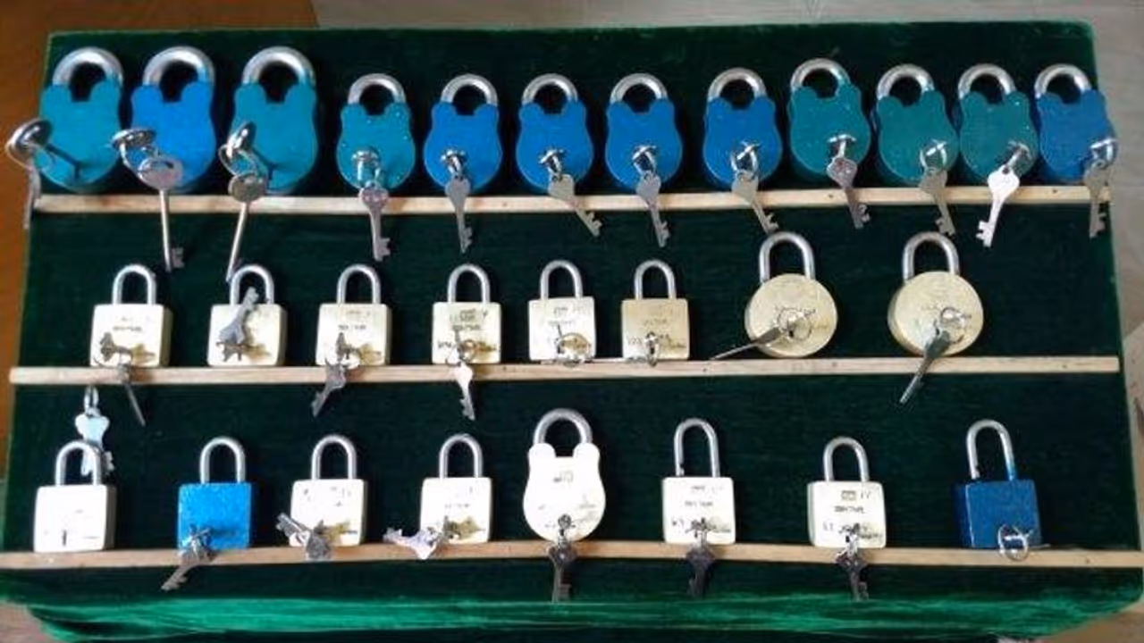 திருடனாலும் திறக்க முடியாத திண்டுக்கல் பூட்டு.. அடித்தது ஜாக்பாட்!! திருடனாலும் திறக்க முடியாத திண்டுக்கல் பூட்டு.. அடித்தது ஜாக்பாட்!!