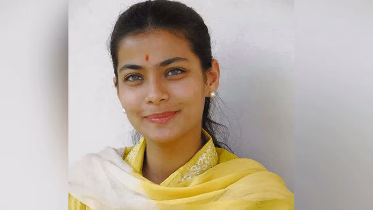 देश के पूर्व गृहमंत्री की बेटी और कांग्रेस विधायक के खिलाफ जारी हुआ वारंट, जानिए क्या है मामला देश के पूर्व गृहमंत्री की बेटी और कांग्रेस विधायक के खिलाफ जारी हुआ वारंट, जानिए क्या है मामला