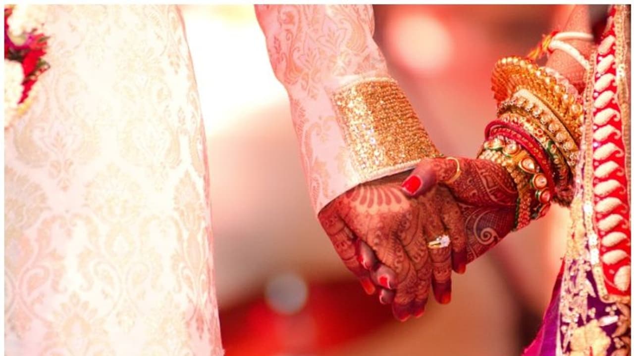 ఎవరూ పెళ్లిచేసుకోవడం లేదని.. ఉద్యోగానికి కానిస్టేబుల్ రాజీనామా ఎవరూ పెళ్లిచేసుకోవడం లేదని.. ఉద్యోగానికి కానిస్టేబుల్ రాజీనామా