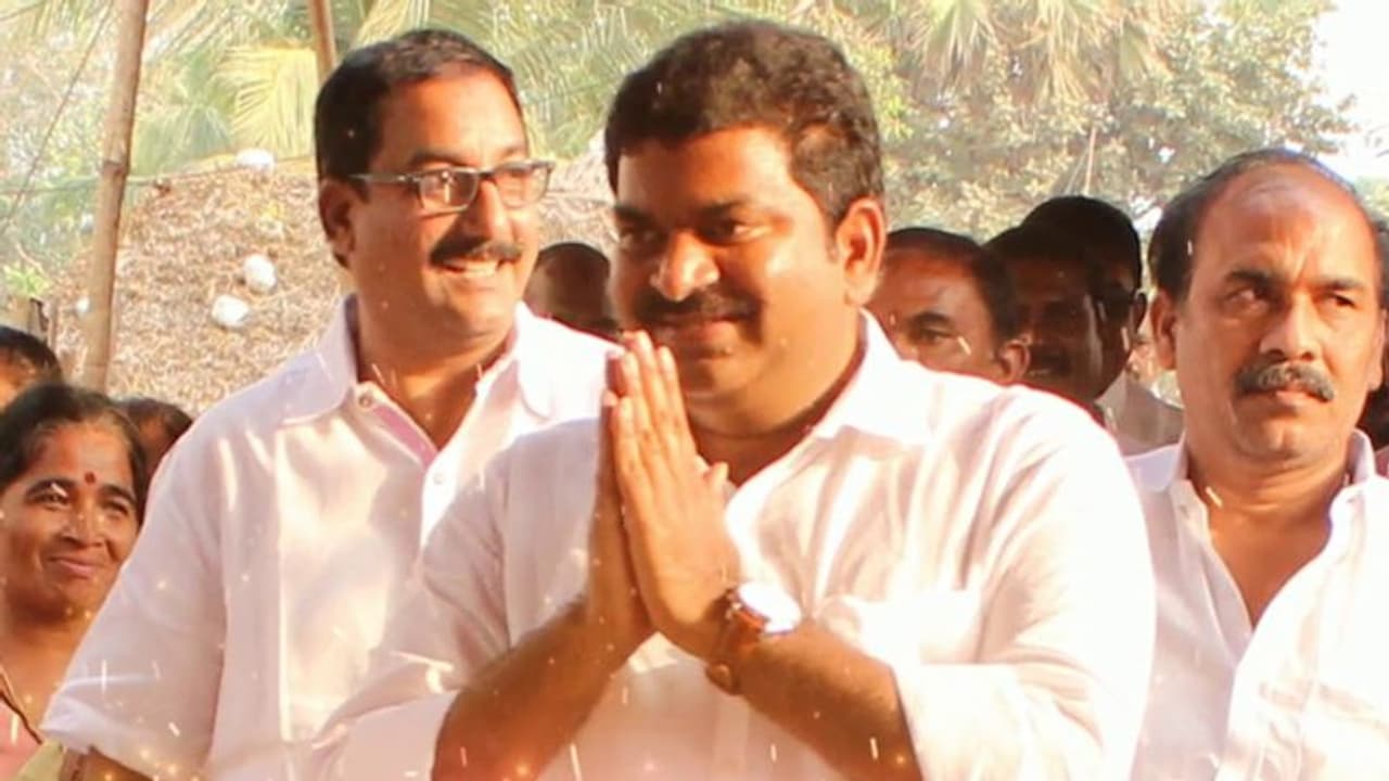 తూర్పులో బాబుకు షాక్: టీడీపీకి వరుపుల రాజా గుడ్బై తూర్పులో బాబుకు షాక్: టీడీపీకి వరుపుల రాజా గుడ్బై