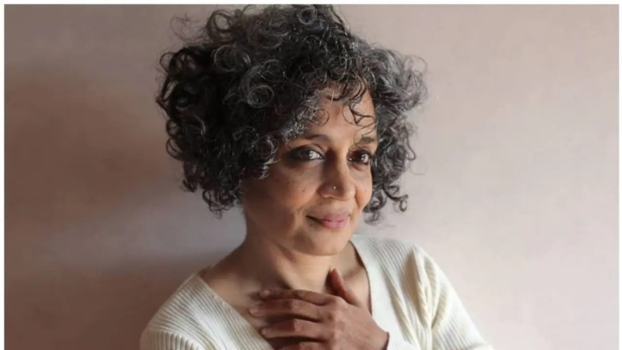 എബിവിപിയുടെ പരാതി; അരുന്ധതി റോയിയുടെ ബുക്ക് സിലബസില് നിന്ന് പിന്വലിച്ച് സര്വ്വകലാശാല എബിവിപിയുടെ പരാതി; അരുന്ധതി റോയിയുടെ ബുക്ക് സിലബസില് നിന്ന് പിന്വലിച്ച് സര്വ്വകലാശാല