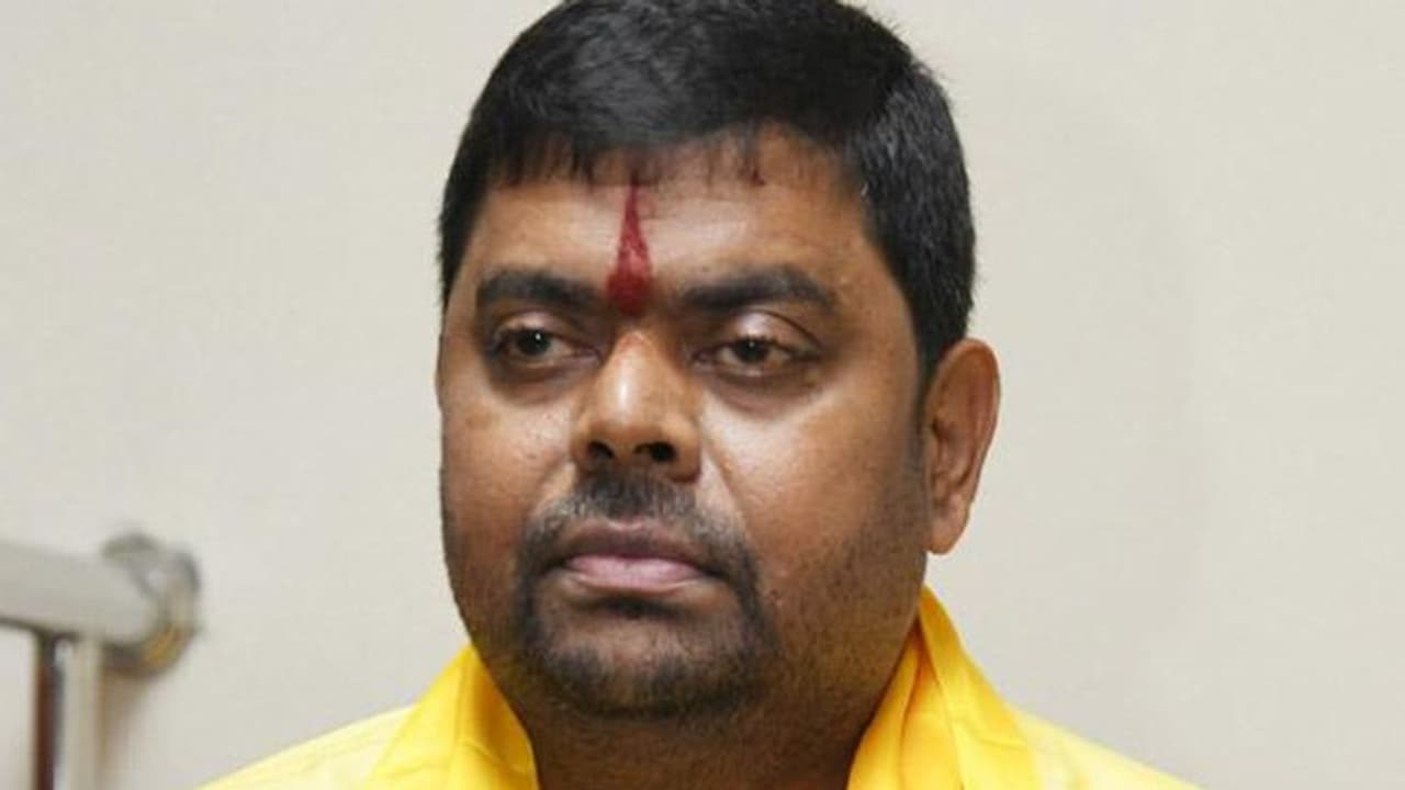 బాబుకి షాక్: వైసీపీలోకి అడారి ఆనంద్, విశాఖ డైరీ ఇక ఫ్యాన్ గుప్పిట్లోకి