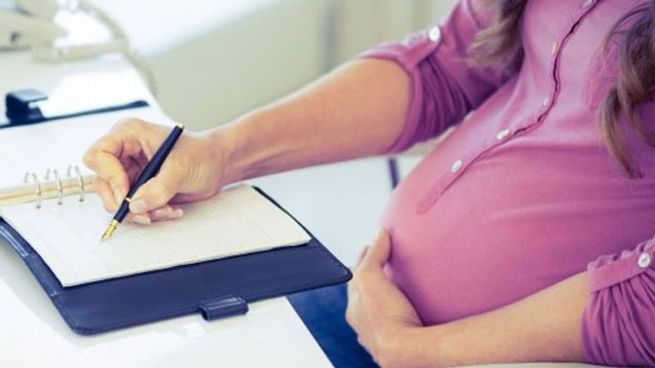 സ്വകാര്യ വിദ്യാഭ്യാസ സ്ഥാപനങ്ങളിലെ ജീവനക്കാര്ക്ക് പ്രസവ അവധി; കേന്ദ്ര അംഗീകാരം തേടി സർക്കാർ സ്വകാര്യ വിദ്യാഭ്യാസ സ്ഥാപനങ്ങളിലെ ജീവനക്കാര്ക്ക് പ്രസവ അവധി; കേന്ദ്ര അംഗീകാരം തേടി സർക്കാർ