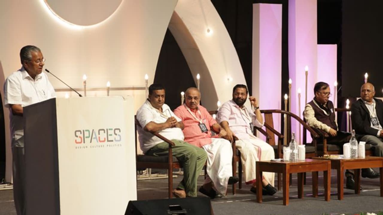 ഇന്ത്യ എന്ന സങ്കല്പ്പം തന്നെ ഭീഷണിയുടെ നിഴലില്; സമൂഹത്തിലാകെ അസഹിഷ്ണത പടരുന്നു: മുഖ്യമന്ത്രി ഇന്ത്യ എന്ന സങ്കല്പ്പം തന്നെ ഭീഷണിയുടെ നിഴലില്; സമൂഹത്തിലാകെ അസഹിഷ്ണത പടരുന്നു: മുഖ്യമന്ത്രി