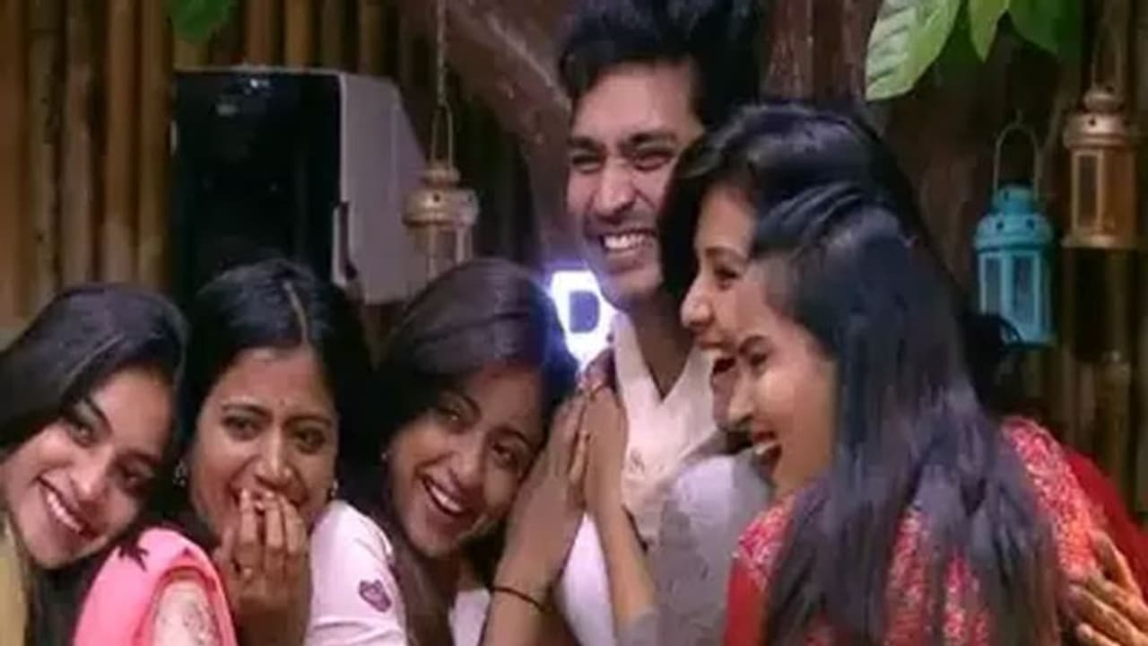 బిగ్ బాస్ 3 : ట్రైన్ ఎపిసోడ్, లవ్ స్టోరీతో విసిగించేశారు! బిగ్ బాస్ 3 : ట్రైన్ ఎపిసోడ్, లవ్ స్టోరీతో విసిగించేశారు!