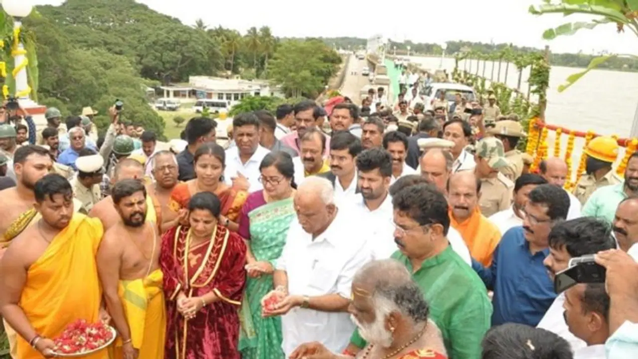 ಬಾಗಿನ ಅರ್ಪಿಸುವುದರಲ್ಲಿ ಬಿಎಸ್‌ವೈ ದಾಖಲೆ..!