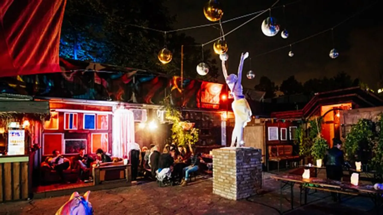 Bengaluru: Show cause notice issued to 107 restaurants, pubs Bengaluru: Show cause notice issued to 107 restaurants, pubs