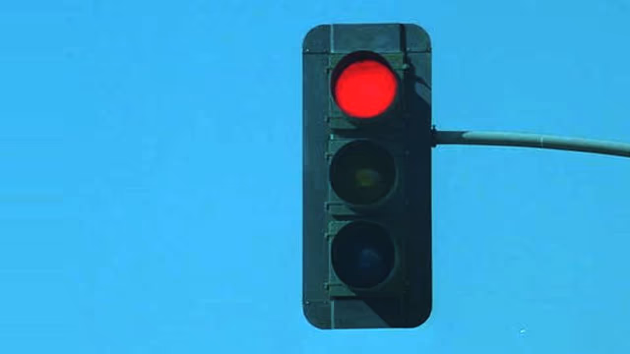 इस्लामाबाद में आधे घंटे के लिए सभी ट्रैफिक सिग्नल हुए लाल, भारत है इसके पीछे की वजह इस्लामाबाद में आधे घंटे के लिए सभी ट्रैफिक सिग्नल हुए लाल, भारत है इसके पीछे की वजह