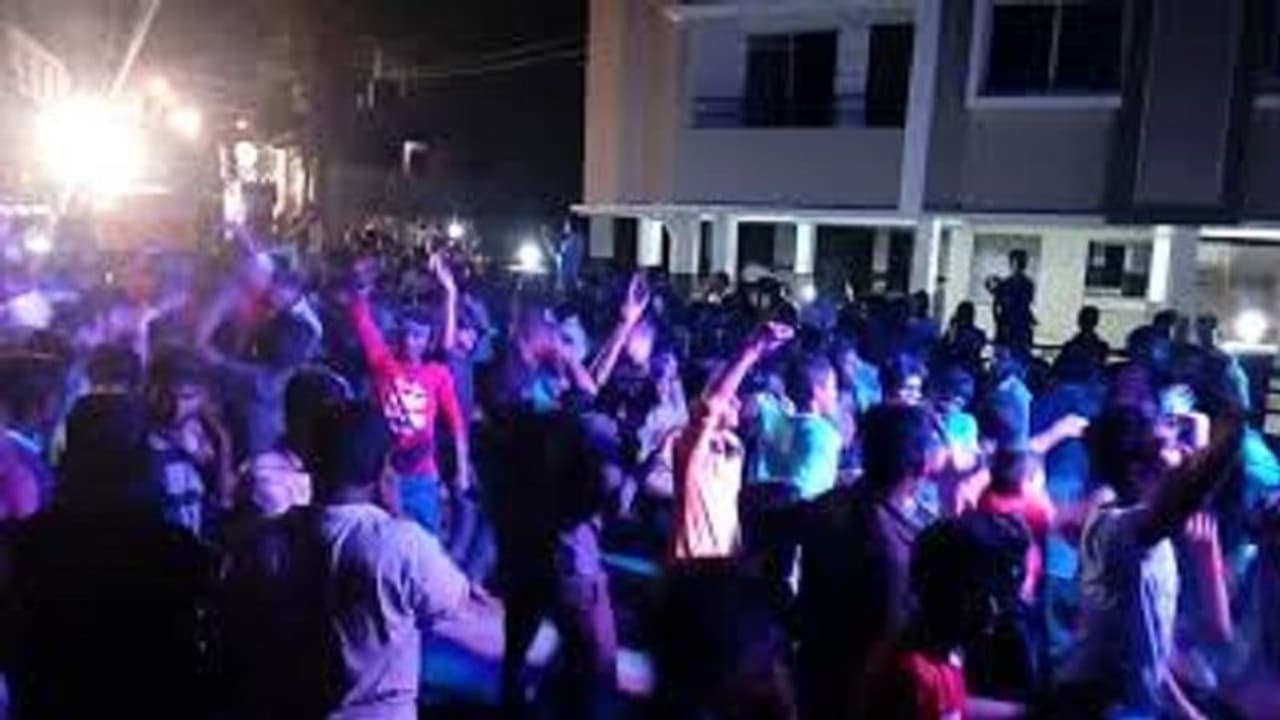 ಶಿವಮೊಗ್ಗ: ಹಬ್ಬ ಆಚರಣೆಯಲ್ಲಿ ಡಿಜೆ, ಬೈಕ್ ರ್ಯಾಲಿಗಿಲ್ಲ ಅವಕಾಶ ಶಿವಮೊಗ್ಗ: ಹಬ್ಬ ಆಚರಣೆಯಲ್ಲಿ ಡಿಜೆ, ಬೈಕ್ ರ್ಯಾಲಿಗಿಲ್ಲ ಅವಕಾಶ