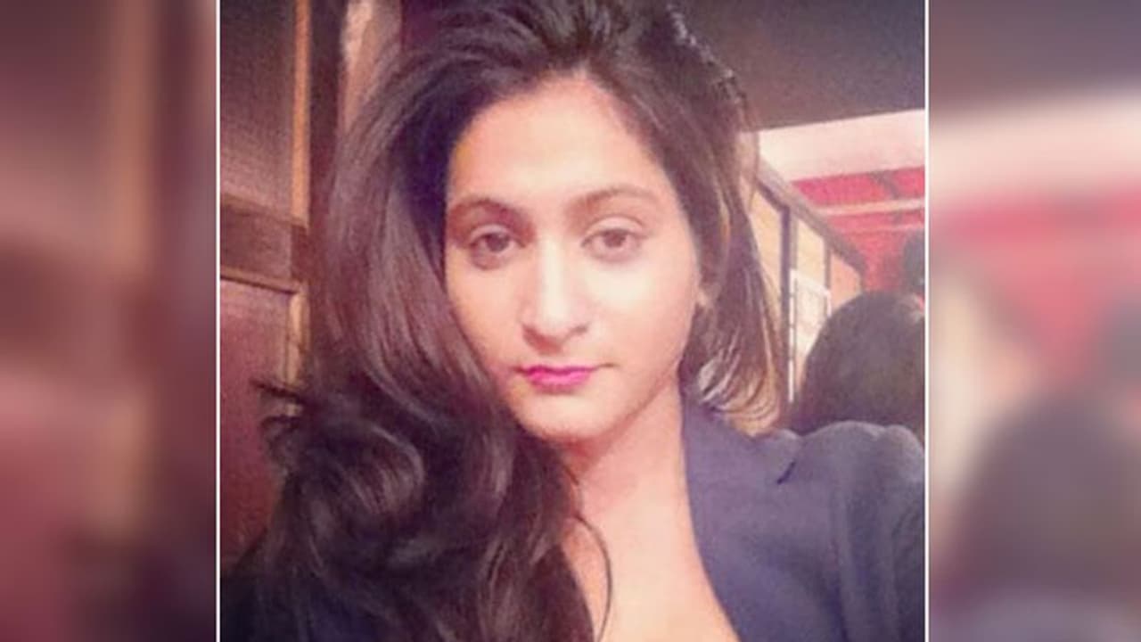 फिल्मों में ब्रेक न मिलने पर बिल्डिंग से कूदी स्ट्रगलर एक्ट्रेस, आदित्य नारायण से थी अच्छी दोस्ती फिल्मों में ब्रेक न मिलने पर बिल्डिंग से कूदी स्ट्रगलर एक्ट्रेस, आदित्य नारायण से थी अच्छी दोस्ती