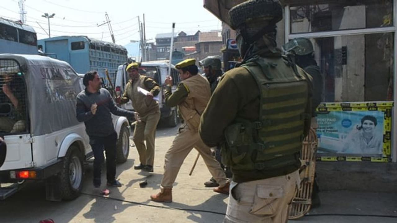 অধিকৃত কাশ্মীরে ভুয়ো খবরের পাক কারখানা, কীভাবে তৈরি হচ্ছে ফেক নিউজ