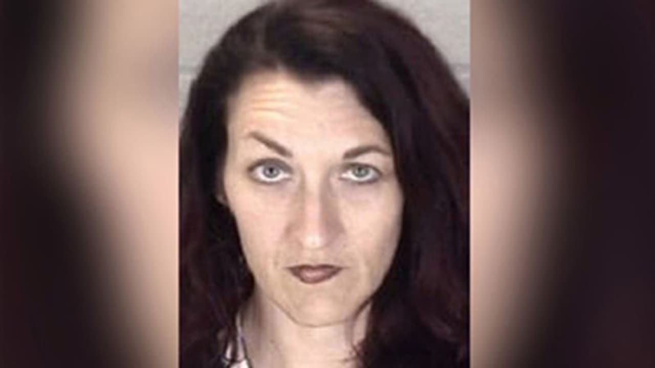 ലൈംഗിക ബന്ധത്തിനിടെ കാമുകനെ കുത്തിക്കൊന്ന കേസ്; യുവതിയെ 18 വർഷങ്ങൾക്ക് ശേഷം മോചിപ്പിച്ചു ലൈംഗിക ബന്ധത്തിനിടെ കാമുകനെ കുത്തിക്കൊന്ന കേസ്; യുവതിയെ 18 വർഷങ്ങൾക്ക് ശേഷം മോചിപ്പിച്ചു