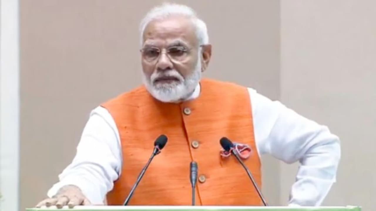 মহাত্মার পথেই মোদী, দেশজুড়ে গড়ে উঠবে ১২ হাজারেরও বেশি আয়ুষ হেল্থ সেন্টার মহাত্মার পথেই মোদী, দেশজুড়ে গড়ে উঠবে ১২ হাজারেরও বেশি আয়ুষ হেল্থ সেন্টার