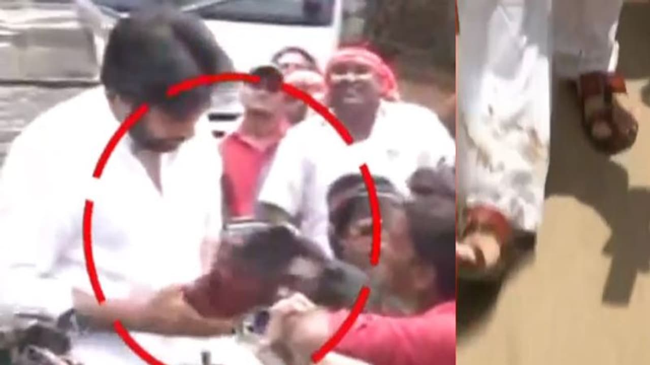 పవన్ కు చెప్పులు ఇచ్చిన అభిమాని: ఆ పాదరక్షలతోనే జనసేనాని పర్యటన పవన్ కు చెప్పులు ఇచ్చిన అభిమాని: ఆ పాదరక్షలతోనే జనసేనాని పర్యటన