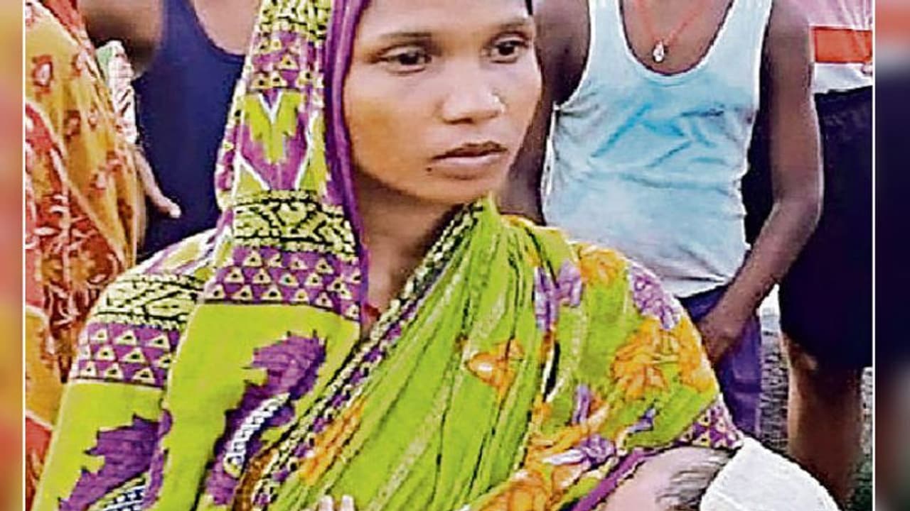 गरीबी के आगे हारे मां बाप, कोई मदद कर देता, तो बेटी के संग ऐसा न होता गरीबी के आगे हारे मां बाप, कोई मदद कर देता, तो बेटी के संग ऐसा न होता