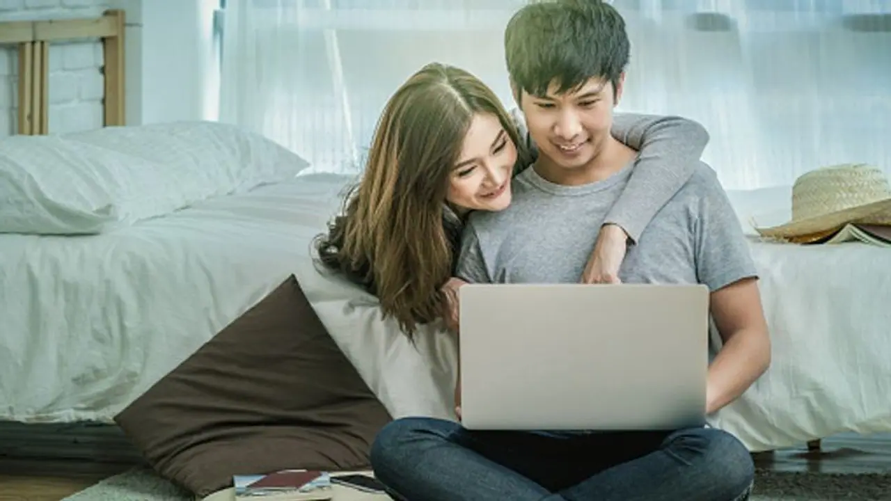 ఈ లవ్ ట్రెన్ ఒంటరిగా ఎక్కితే... జంటగా బయటకు రావచ్చు ఈ లవ్ ట్రెన్ ఒంటరిగా ఎక్కితే... జంటగా బయటకు రావచ్చు