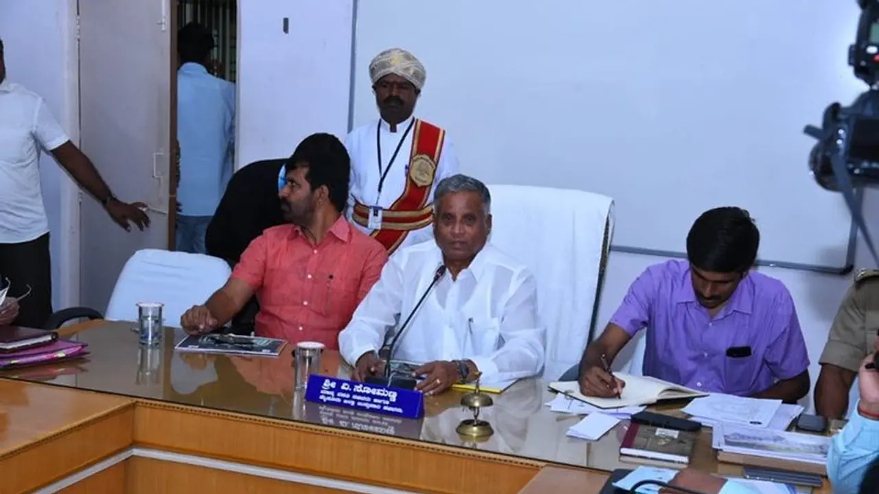 ಮೈಸೂರು ದಸರೆಗೆ ಸಿಎಂ ಆಹ್ವಾನಿಸಿದ ಉಸ್ತುವಾರಿ ಸಚಿವ ವಿ.ಸೋಮಣ್ಣ ಮೈಸೂರು ದಸರೆಗೆ ಸಿಎಂ ಆಹ್ವಾನಿಸಿದ ಉಸ್ತುವಾರಿ ಸಚಿವ ವಿ.ಸೋಮಣ್ಣ