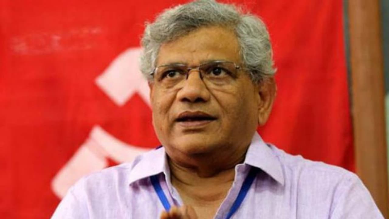 ശബരിമല യുവതീ പ്രവേശം: വിധി നടപ്പാക്കണമെന്ന് സീതാറാം യെച്ചൂരി ശബരിമല യുവതീ പ്രവേശം: വിധി നടപ്പാക്കണമെന്ന് സീതാറാം യെച്ചൂരി