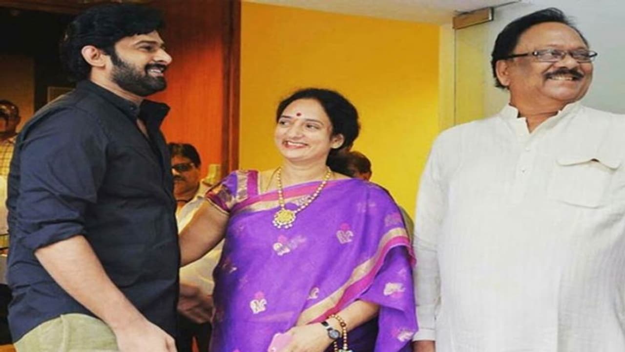 సాహో టాక్ పై కృష్ణంరాజు సతీమణి.. చిన్న దర్శకుడికి ఛాన్స్ ఇచ్చాడు! సాహో టాక్ పై కృష్ణంరాజు సతీమణి.. చిన్న దర్శకుడికి ఛాన్స్ ఇచ్చాడు!