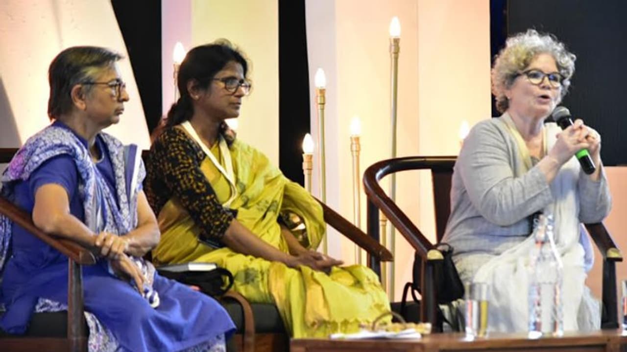 അജിതയുടെ 'ഓര്മയിലെ ഈ നാളങ്ങള്' പ്രകാശനം ചെയ്തു അജിതയുടെ 'ഓര്മയിലെ ഈ നാളങ്ങള്' പ്രകാശനം ചെയ്തു