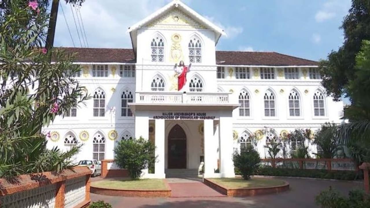 Unified Mass : ഏകീകൃത കുര്ബാന അംഗീകരിക്കാനാവില്ല; ജനാഭിമുഖ കുർബാന തുടരുമെന്ന് അങ്കമാലി അതിരൂപതയിലെ പുരോഹിതര് Unified Mass : ഏകീകൃത കുര്ബാന അംഗീകരിക്കാനാവില്ല; ജനാഭിമുഖ കുർബാന തുടരുമെന്ന് അങ്കമാലി അതിരൂപതയിലെ പുരോഹിതര്