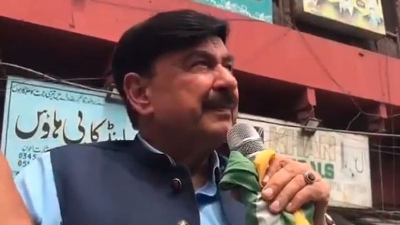 Pakistan railway minister Rasheed Ahmad speaks against PM Modi, suffers electric shock