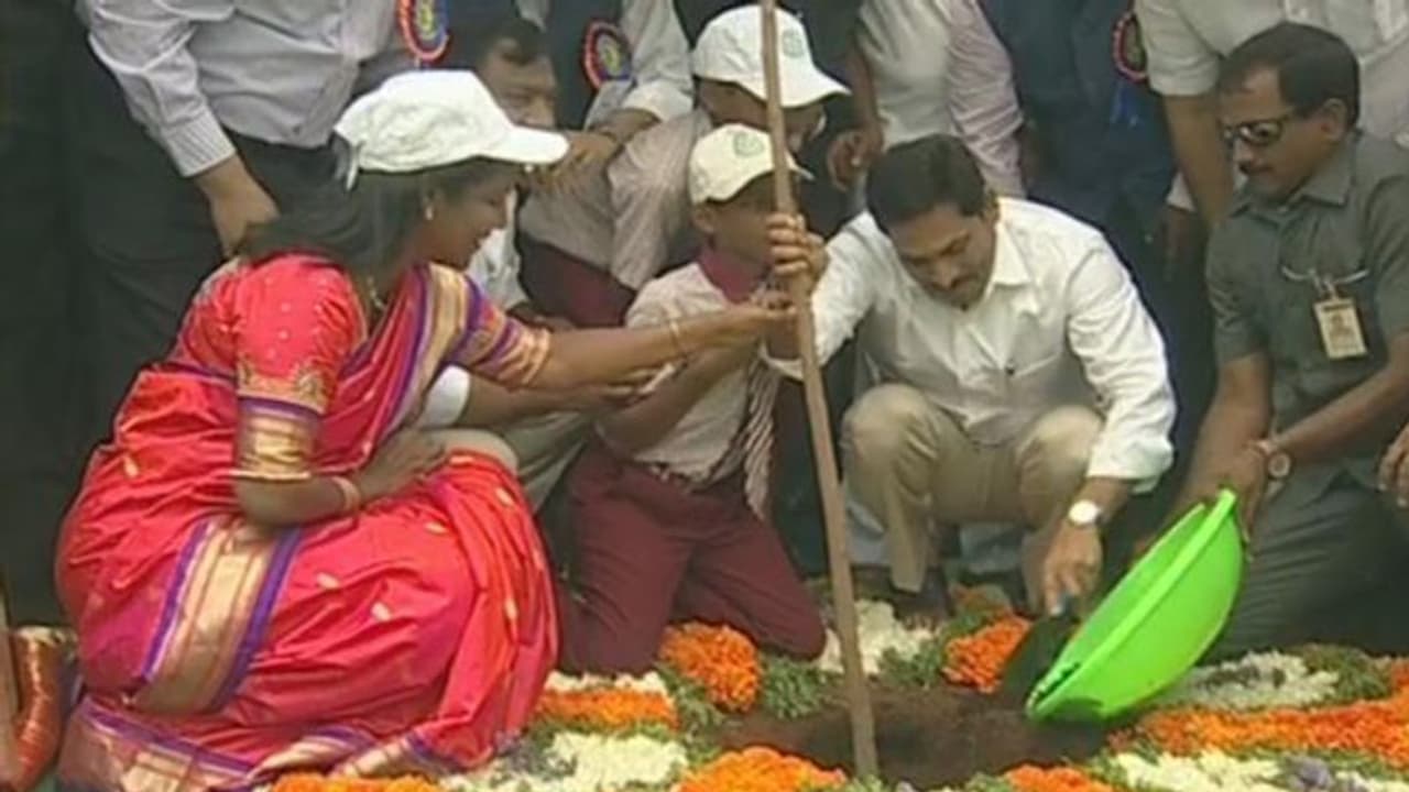 పొల్యూషన్ కంట్రోల్ బోర్డును ప్రక్షాళన చేస్తా, పర్యావరణాన్ని కాపాడతా: సీఎం జగన్ పొల్యూషన్ కంట్రోల్ బోర్డును ప్రక్షాళన చేస్తా, పర్యావరణాన్ని కాపాడతా: సీఎం జగన్