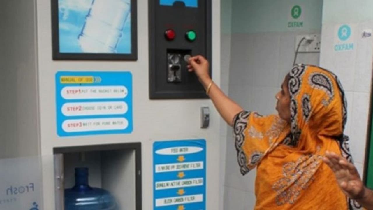 ಬೆಳಗಾವಿ: ನಾಣ್ಯ ಹಾಕಿ ನೀರು ಪಡೆಯಿರಿ..! ಬೆಳಗಾವಿ: ನಾಣ್ಯ ಹಾಕಿ ನೀರು ಪಡೆಯಿರಿ..!