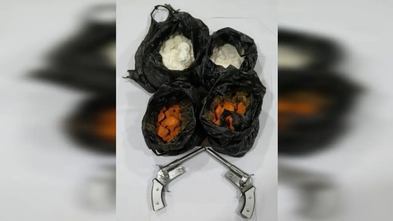 দশ কেজি বিস্ফোরক, সঙ্গে জোড়া বন্দুক, কলকাতা থেকে ধৃত ২ দশ কেজি বিস্ফোরক, সঙ্গে জোড়া বন্দুক, কলকাতা থেকে ধৃত ২