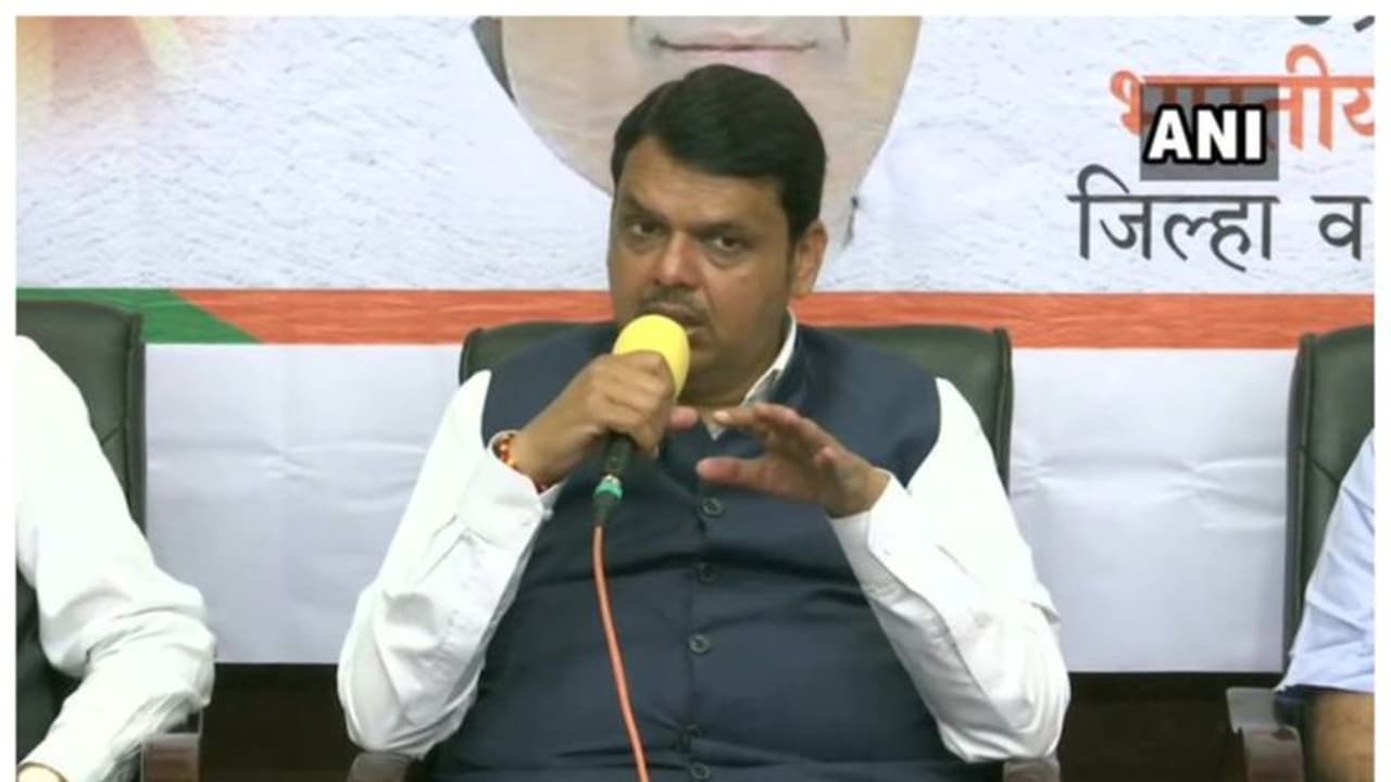 കെമിക്കൽ ഫാക്ടറിയിലെ സ്ഫോടനം; മരിച്ചവരുടെ കുടുംബങ്ങൾക്ക് ധനസഹായം പ്രഖ്യാപിച്ച് ദേവേന്ദ്ര ഫഡ്നവിസ് കെമിക്കൽ ഫാക്ടറിയിലെ സ്ഫോടനം; മരിച്ചവരുടെ കുടുംബങ്ങൾക്ക് ധനസഹായം പ്രഖ്യാപിച്ച് ദേവേന്ദ്ര ഫഡ്നവിസ്