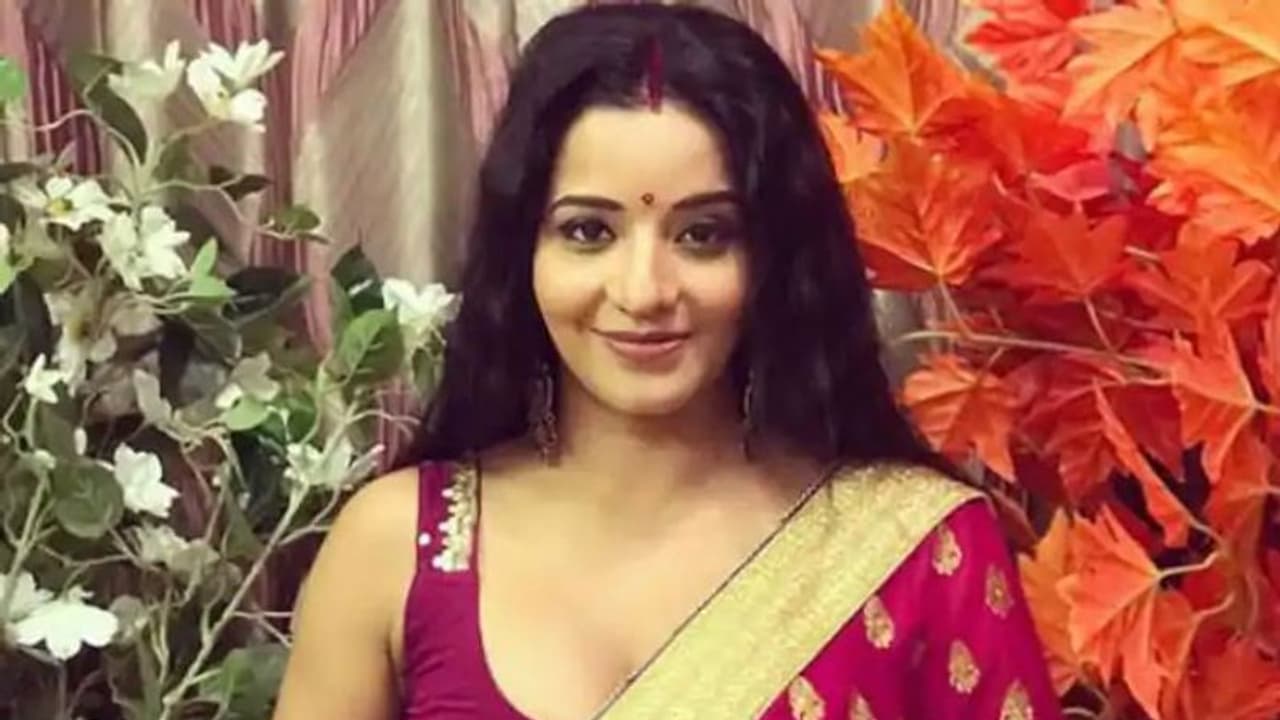 సెట్స్ లో గాయపడ్డ సీరియల్ నటి మోనాలీసా..!