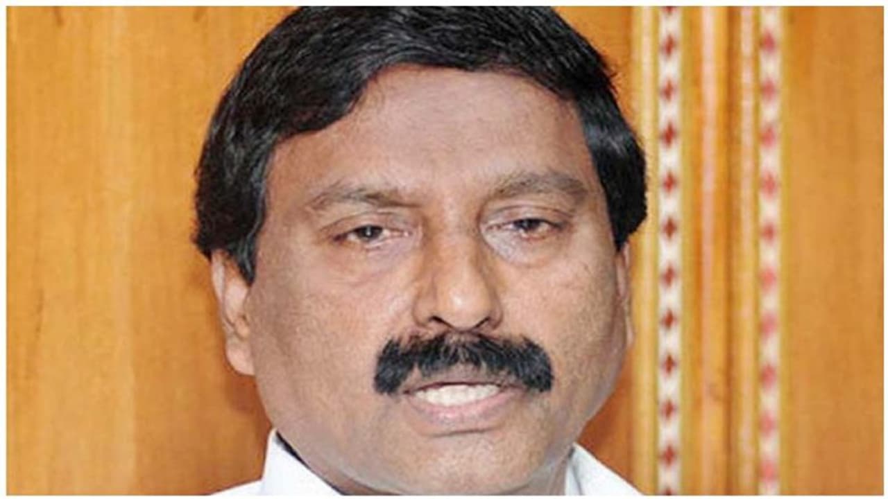  ஜெயலலிதா இருந்த பதவின்னா யாரும் அமரக் கூடாதா.?? அட போங்கப்பா.. அம்மாவையே அசால்டா பேசிய அன்பழகன். 