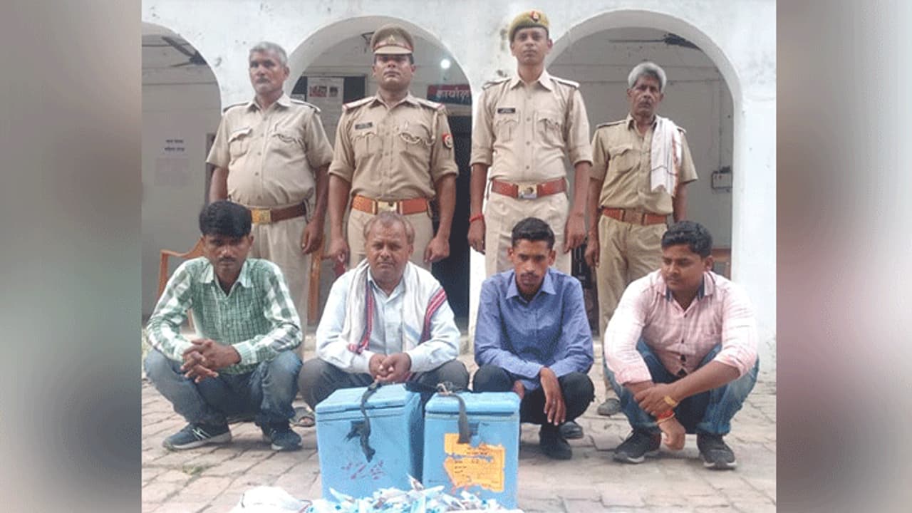 गए थे टीकाकरण करने पहुंच गए जेल, वजह जानकर आप भी हो जाएंगे हैरान गए थे टीकाकरण करने पहुंच गए जेल, वजह जानकर आप भी हो जाएंगे हैरान