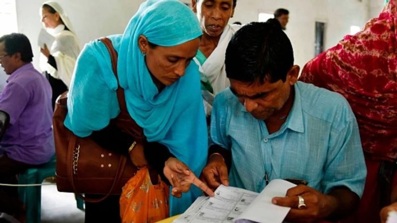 নাম নেই শুনেই কুয়োয় ঝাঁপ বৃদ্ধার, ভুতুরে এনআরসি তালিকা দেখে কিংকর্তব্যবিমূঢ় বাসিন্দারা নাম নেই শুনেই কুয়োয় ঝাঁপ বৃদ্ধার, ভুতুরে এনআরসি তালিকা দেখে কিংকর্তব্যবিমূঢ় বাসিন্দারা