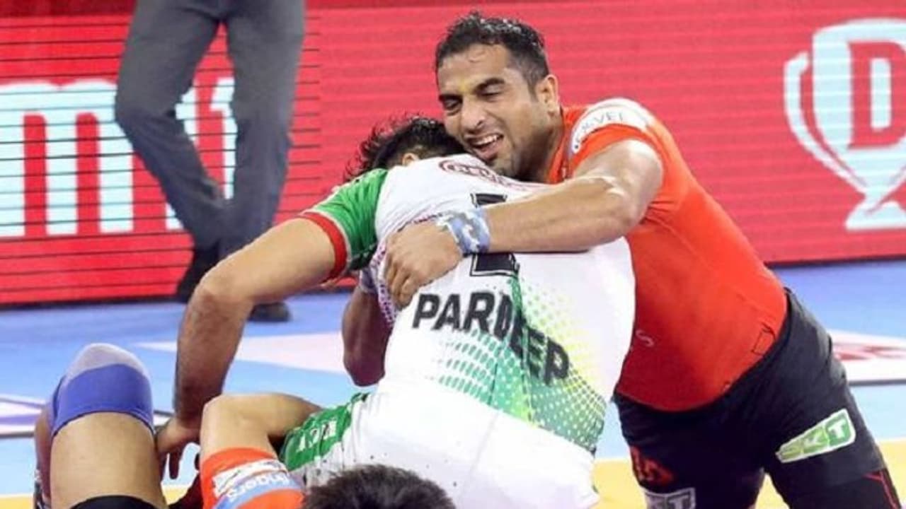 PKL 2019: ಮೈದಾನದಲ್ಲೇ ಕುಸಿದು ಬಿದ್ದ ಸಂದೀಪ್ ನರ್ವಾಲ್! PKL 2019: ಮೈದಾನದಲ್ಲೇ ಕುಸಿದು ಬಿದ್ದ ಸಂದೀಪ್ ನರ್ವಾಲ್!