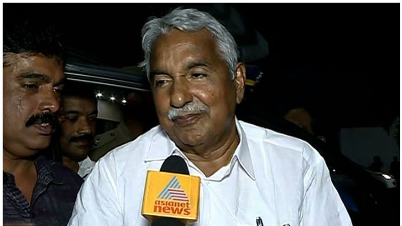 വിശ്വാസികളുടെ വികാരം കണക്കിലെടുത്ത് ആരാധനാലയങ്ങള്‍ തുറക്കണമെന്ന് ഉമ്മന്‍ ചാണ്ടി