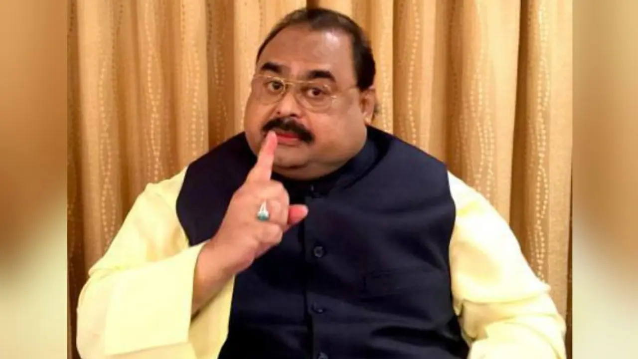 Exiled Pakistan politico Altaf Hussain sings ‘Saare jahan se accha’ in London