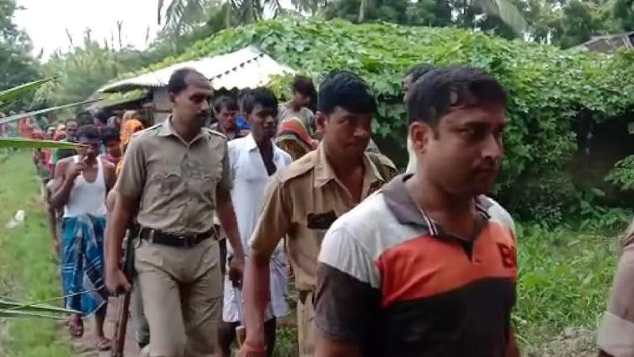 ফের উত্তপ্ত বাসন্তী, তৃণমূল কর্মীর স্ত্রীকে গণধর্ষণের পর খুনের অভিযোগ ফের উত্তপ্ত বাসন্তী, তৃণমূল কর্মীর স্ত্রীকে গণধর্ষণের পর খুনের অভিযোগ