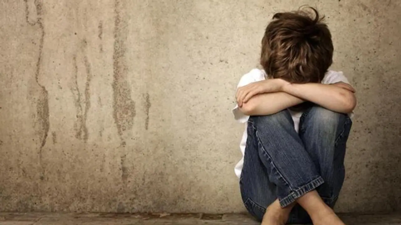 భయపెట్టి.. ఏడాదిగా బాలుడిపై మరో ముగ్గురు బాలురు అత్యాచారం భయపెట్టి.. ఏడాదిగా బాలుడిపై మరో ముగ్గురు బాలురు అత్యాచారం