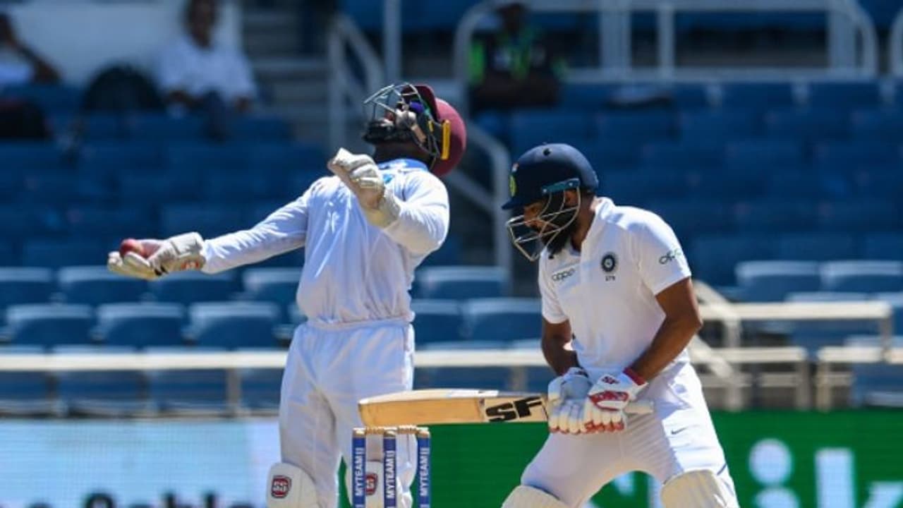 അവസാന ആറ് ഇന്നിംഗ്സില് ഷമിക്ക് ഒരേ സ്കോര്; ഈ കണക്ക് നിങ്ങളെ ഞെട്ടിക്കും അവസാന ആറ് ഇന്നിംഗ്സില് ഷമിക്ക് ഒരേ സ്കോര്; ഈ കണക്ക് നിങ്ങളെ ഞെട്ടിക്കും