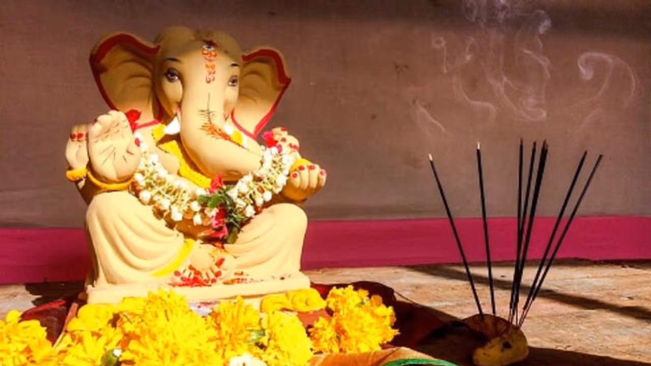Lalbaugcha Raja comes to Mumbai in Chandrayaan 2 fervour Lalbaugcha Raja comes to Mumbai in Chandrayaan 2 fervour