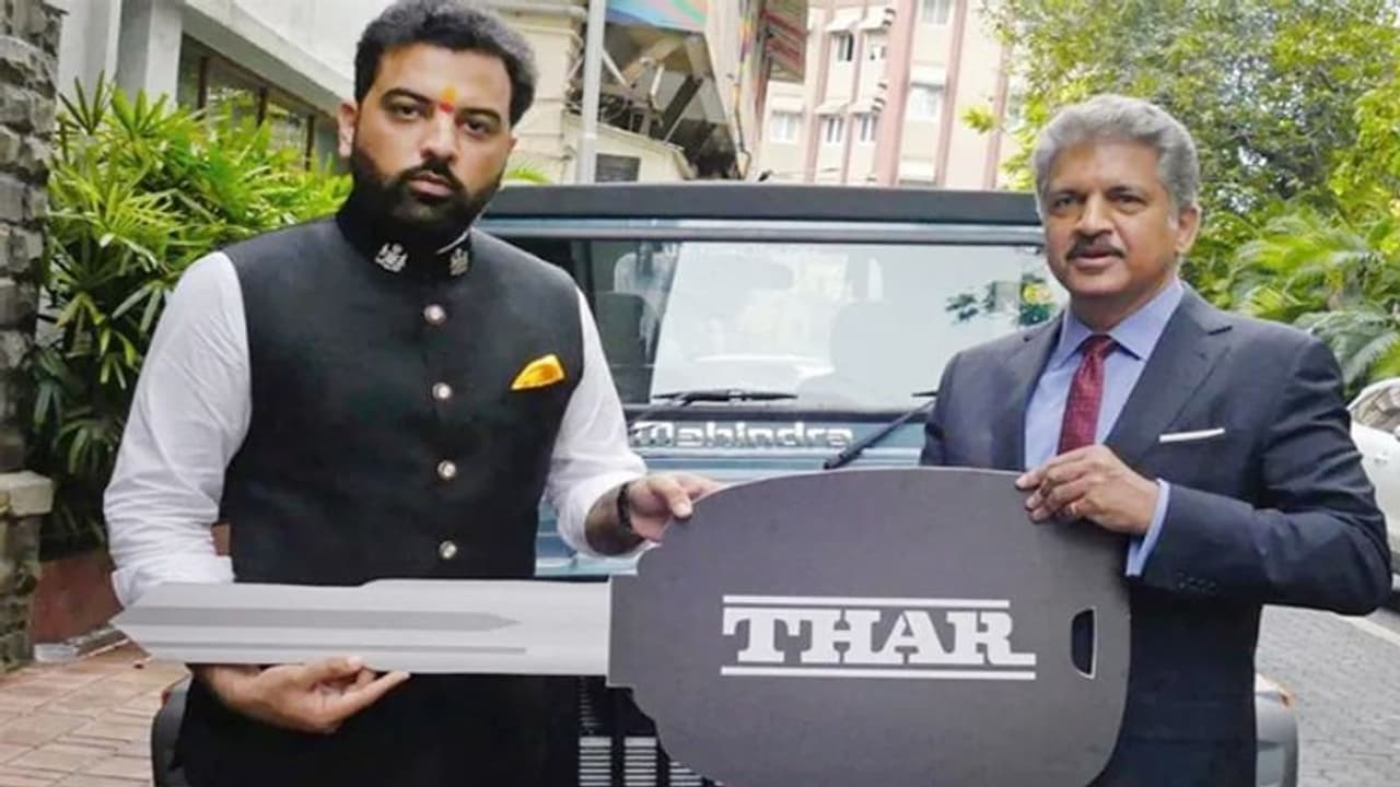 उदयपुर के प्रिंस का कार प्रेम, महिंद्र के CEO ने गिफ्ट की थार 700 उदयपुर के प्रिंस का कार प्रेम, महिंद्र के CEO ने गिफ्ट की थार 700